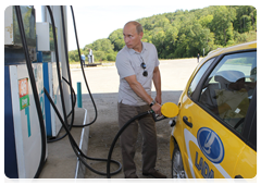 Prime Minister Vladimir Putin stopping at a petrol station on the road from Khabarovsk to Chita|27 august, 2010|14:46
