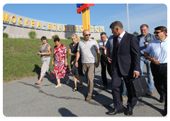 Prime Minister Vladimir Putin talking with local residents during his journey on Amur motorway|27 august, 2010|14:51