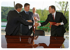 Prime Minister Vladimir Putin attending the signing of agreements on energy produced by the Nizhne-Bureiskaya hydro power station|27 august, 2010|16:19