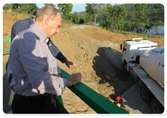 Председатель Правительства Российской Федерации В.В.Путин присутствовал при закладке первого кубометра бетона в основание плотины Нижне-Бурейской ГЭС в Амурской области|27 августа, 2010|16:19