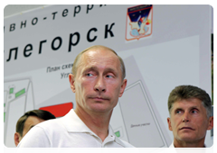 Председатель Правительства Российской Федерации В.В.Путин осмотрел стенды с информацией о ходе работ по созданию российского национального космодрома «Восточный»|28 августа, 2010|12:27