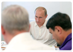 Prime Minister Vladimir Putin holds a meeting in the town of Uglegorsk in the Amur region on the establishment of the Vostochny Russian National Space Centre|28 august, 2010|12:33