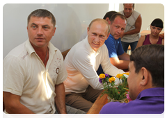 Prime Minister Vladimir Putin speaking with long-haul lorry drivers during a stop on his trip along the Amur Highway|28 august, 2010|19:20