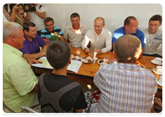 Prime Minister Vladimir Putin speaking with long-haul lorry drivers during a stop on his trip along the Amur Highway|28 august, 2010|20:06