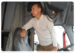 Дальнобойщики пригласили Владимира Путина осмотреть кабины их грузовиков|28 августа, 2010|20:06