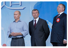 Prime Minister Vladimir Putin, Deputy Prime Minister Igor Sechin and Transneft President Nikolai Tokarev at the opening ceremony for the Russian section of the Russia-China pipeline|29 august, 2010|10:23