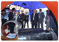 Prime Minister Vladimir Putin at Gazprom’s VNIIGaz research institute, viewing latest developments in gas industry|3 august, 2010|17:25