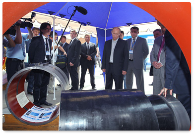 Prime Minister Vladimir Putin visits Gazprom’s VNIIGaz research institute, views latest developments in gas industry