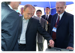 Prime Minister Vladimir Putin at Gazprom’s VNIIGaz research institute, viewing latest developments in gas industry|3 august, 2010|17:25