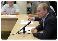 Prime Minister Vladimir Putin talking with residents in the village of Mokhovoye, Lukhovitsy district, Moscow Region, who have been affected by the fires|3 august, 2010|18:41