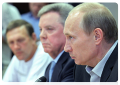 Prime Minister Vladimir Putin talking with residents in the village of Mokhovoye, Lukhovitsy district, Moscow Region, who have been affected by the fires|3 august, 2010|18:41