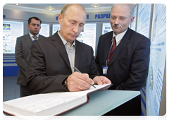 Prime Minister Putin visiting the exhibition Innovations in the Largest Government-Owned Enterprises|3 august, 2010|19:09