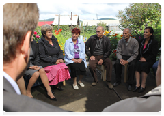 Председатель Правительства Российской Федерации В.В.Путин побеседовал с жителями забайкальского поселка Аксеново-Зиловское|30 августа, 2010|12:29