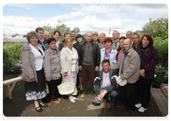 Prime Minister Vladimir Putin talking to residents of the Aksyonovo-Zilovskoye village|30 august, 2010|12:52