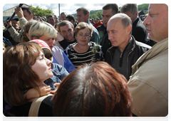 Председатель Правительства Российской Федерации В.В.Путин побеседовал с жителями забайкальского поселка Аксеново-Зиловское|30 августа, 2010|12:52
