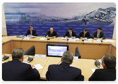 Prime Minister Vladimir Putin chairing a meeting in Chita to discuss road construction|30 august, 2010|18:54