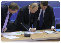 Prime Minister Vladimir Putin chairing a meeting in Chita to discuss road construction|30 august, 2010|19:33