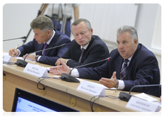 Amur Region Governor Oleg Kozhemyako, Governor of the Trans-Baikal Territory Ravil Geniatulin and Presidential envoy to the Far Eastern Federal District Viktor Ishayev at a meeting on road construction|30 august, 2010|19:33