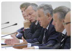 Presidential envoy to the Far Eastern Federal District, Viktor Ishayev, at a meeting on road construction|30 august, 2010|19:33