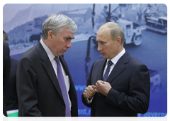 Prime Minister Vladimir Putin and Vladimir Belov, Deputy Minister of Healthcare and Social Development, after a meeting on road construction|30 august, 2010|19:33