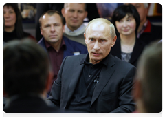 Prime Minister Vladimir Putin meeting with Norilsk Nickel workers|31 august, 2010|17:52