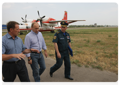 Prime Minister Vladimir Putin meeting with crews of Russian and Ukrainian firefighting air units|4 august, 2010|14:43