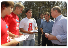 Prime Minister Vladimir Putin meeting with activists of the Young Guard movement and foreign journalists|4 august, 2010|14:57