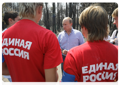 Prime Minister Vladimir Putin meeting with activists of the Young Guard movement and foreign journalists|4 august, 2010|14:57