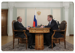 Prime Minister Vladimir Putin and First Deputy Prime Minister Igor Shuvalov discussing progress made on the programme for economic cooperation with South Ossetia and Abkhazia|6 august, 2010|11:40