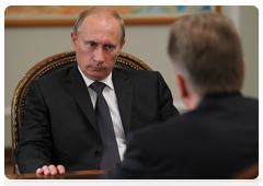 Prime Minister Vladimir Putin and First Deputy Prime Minister Igor Shuvalov discussing progress made on the programme for economic cooperation with South Ossetia and Abkhazia|6 august, 2010|11:41