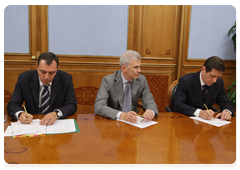 Denis Molchanov, Director of the Russian Government Department of Culture and Education, Andrei Fursenko, Minister of Education and Science, and Deputy Prime Minister Alexander Zhukov at a meeting on measures to support national archaeology|7 august, 2010|13:22