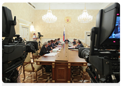 Prime Minister Vladimir Putin chairing the meeting of the Government Presidium|9 august, 2010|19:45