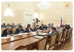 Prime Minister Vladimir Putin chairing the meeting of the Government Presidium|9 august, 2010|19:45