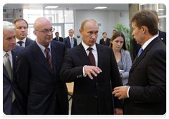 Prime Minister Vladimir Putin visiting new Oil and Gas Institute building at Siberian Federal University in Krasnoyarsk|1 september, 2010|09:51