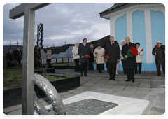 Prime Minister Vladimir Putin visiting the Norilsk Golgotha memorial, built to commemorate the memory of those imprisoned in Norillag|1 september, 2010|09:53