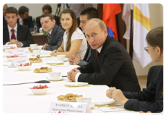 Prime Minister Vladimir Putin meeting with undergraduate and post-graduate students at the Siberian Federal University|1 september, 2010|11:18