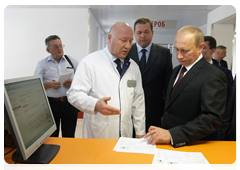 Prime Minister Vladimir Putin visiting the Federal Centre of Cardiovascular Surgery in Krasnoyarsk|1 september, 2010|12:12