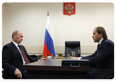 Prime Minister Vladimir Putin meeting with Krasnoyarsk Territory Governor Lev Kuznetsov|1 september, 2010|12:16