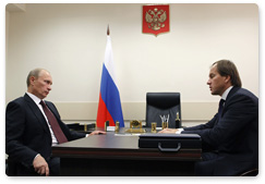 Prime Minister Vladimir Putin holds a working meeting with Krasnoyarsk Territory Governor Lev Kuznetsov