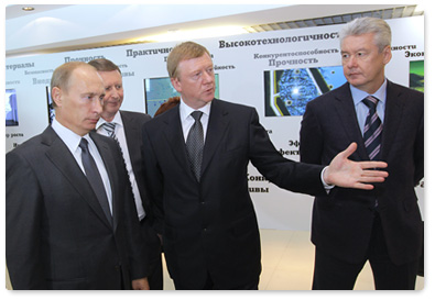 Prime Minister Vladimir Putin examines RusNano products