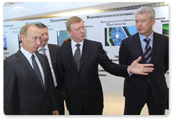 Prime Minister Vladimir Putin examines RusNano products