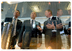 Prime Minister Vladimir Putin looking at RusNano products|10 september, 2010|17:24