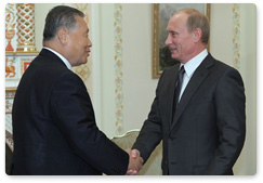 Prime Minister Vladimir Putin meets with  former Japanese Prime Minister Yoshiro Mori