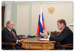 Prime Minister Vladimir Putin meets with Sergei Vasilyev, the director of the Federal Service of State Registration, Cadastre and Cartography and the main state registrar of the Russian Federation