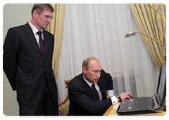 Prime Minister Vladimir Putin at a meeting with Sergei Vasilyev, the director of the Federal Service of State Registration, Cadastre and Cartography and the main state registrar of the Russian Federation|11 september, 2010|13:57