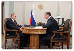 Prime Minister Vladimir Putin meets with Samara Region Governor Vladimir Artyakov