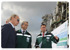 Prime Minister Vladimir Putin touring SIBUR-Neftekhim and LUKoil-Nizhegorodnefteorgsintez production sites|13 september, 2010|18:43