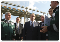 Prime Minister Vladimir Putin touring SIBUR-Neftekhim and LUKoil-Nizhegorodnefteorgsintez production sites|13 september, 2010|18:44