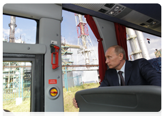 Prime Minister Vladimir Putin touring SIBUR-Neftekhim and LUKoil-Nizhegorodnefteorgsintez production sites|13 september, 2010|19:43