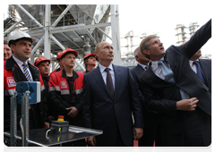 Prime Minister Vladimir Putin touring SIBUR-Neftekhim and LUKoil-Nizhegorodnefteorgsintez production sites|13 september, 2010|19:43